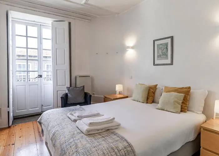 Porto 61 - Bright 2Br W/ Balcony By Lovelystay