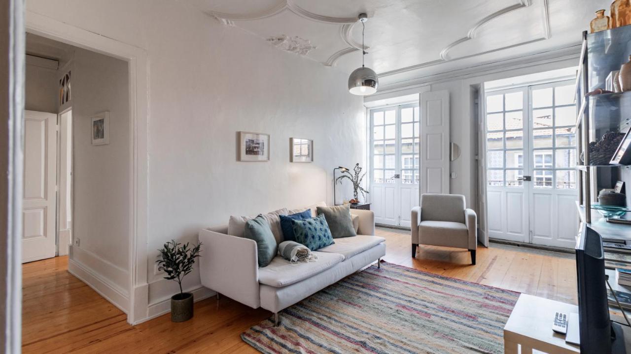 61 - Bright 2br W/ Balcony By Lovelystay * Oporto