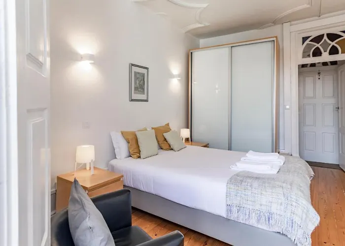 Porto 61 - Bright 2Br W/ Balcony By Lovelystay